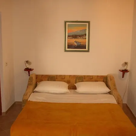 Luca - With Courtyard Apartment *