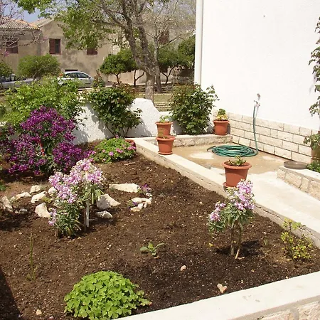 Luca - With Courtyard Apartment *