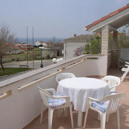 Luca - With Courtyard Apartment *