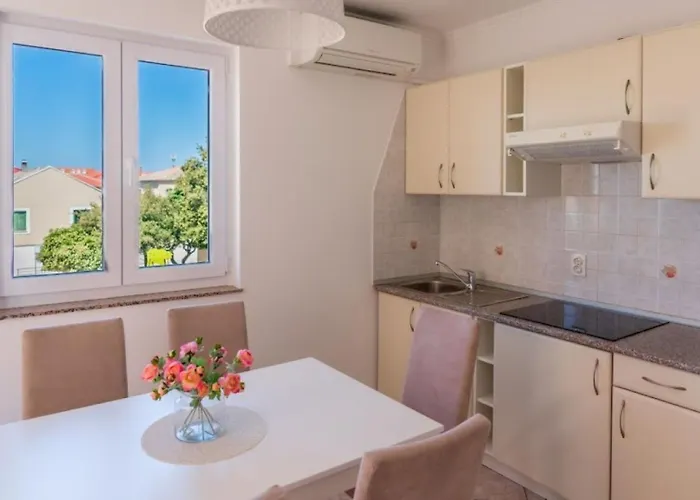 Luca Apartment Povljana
