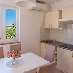 Luca Appartement Povljana